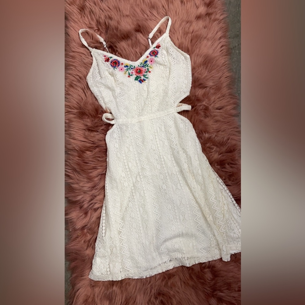 Hollister Embroidered White Dress Sz small
